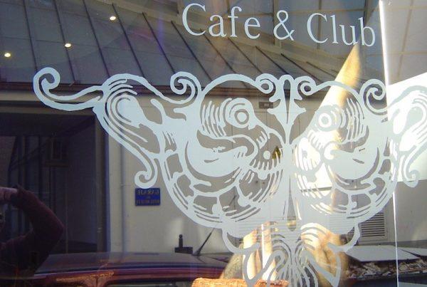 valmont cafe club sevilla