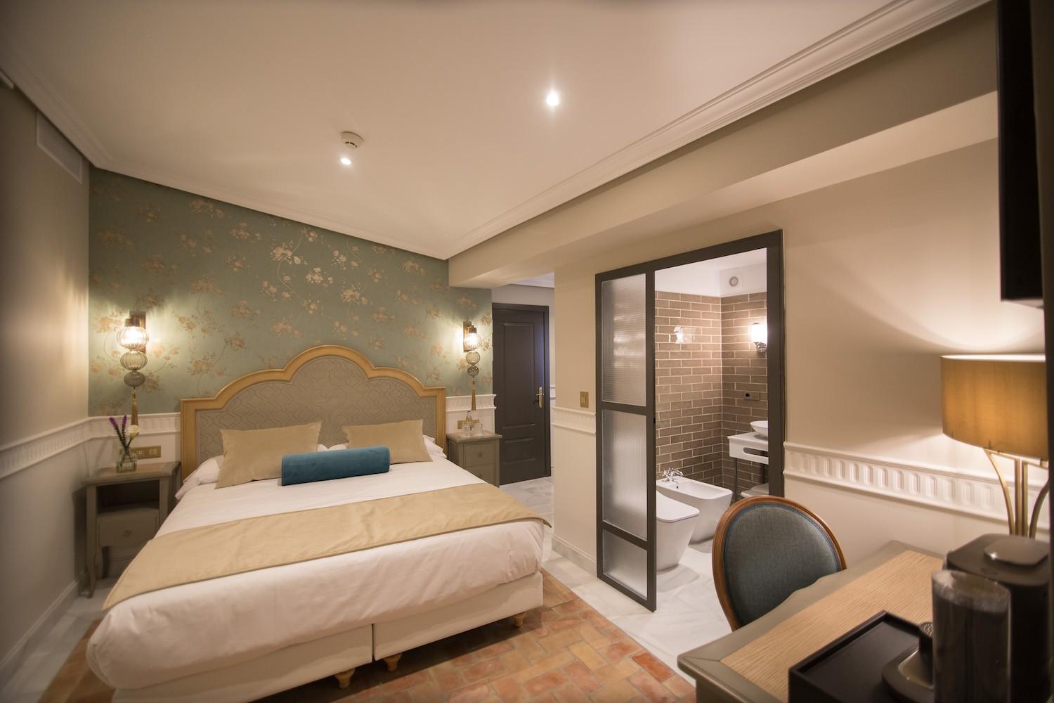 Hotel GRAVINA 51. Sevilla. 44 habitacion-abuhardillada-hotel-sevilla