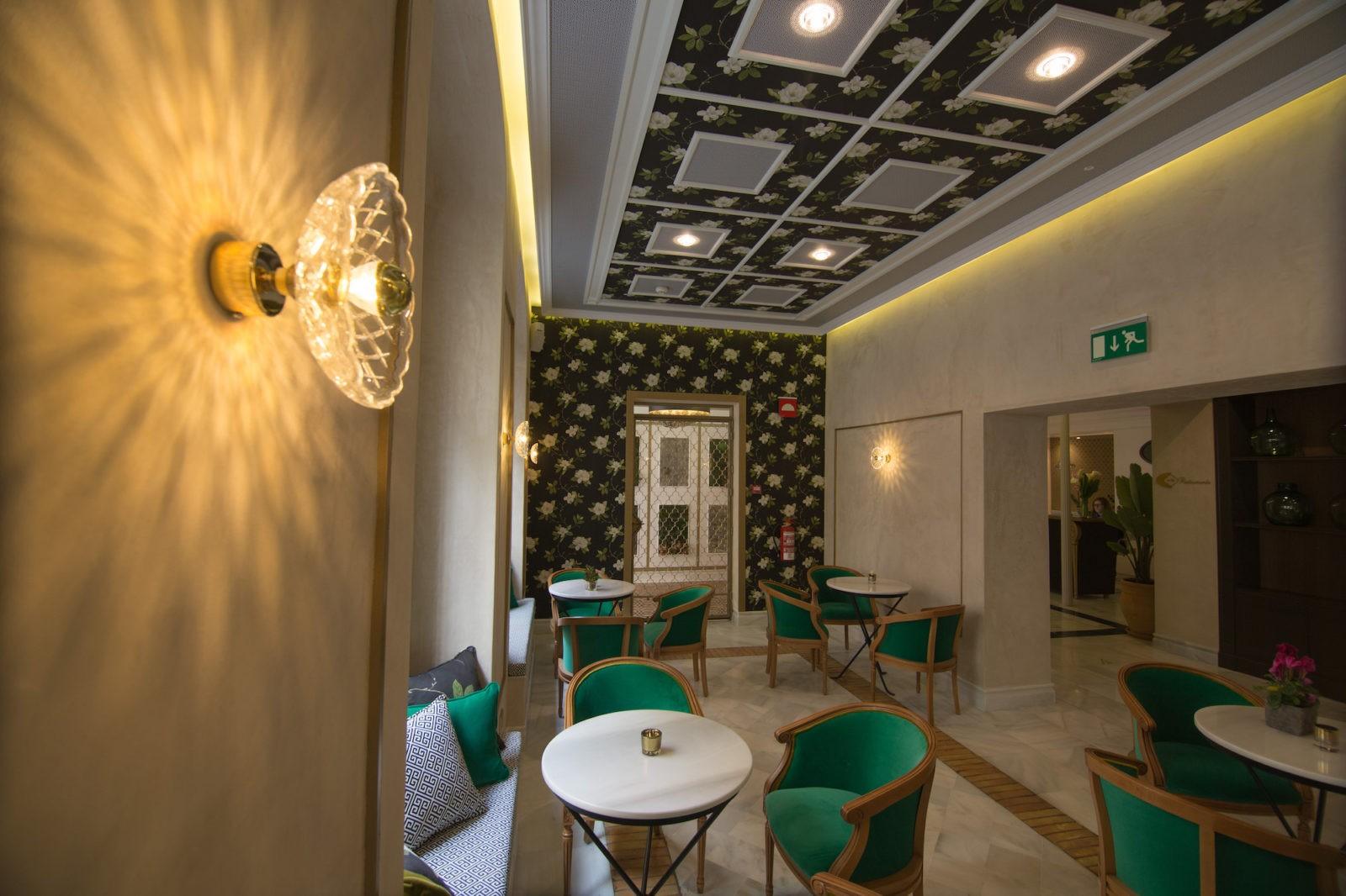 bar-cafeteria-detalle-aplique-de-pared-hotel-gravina-51