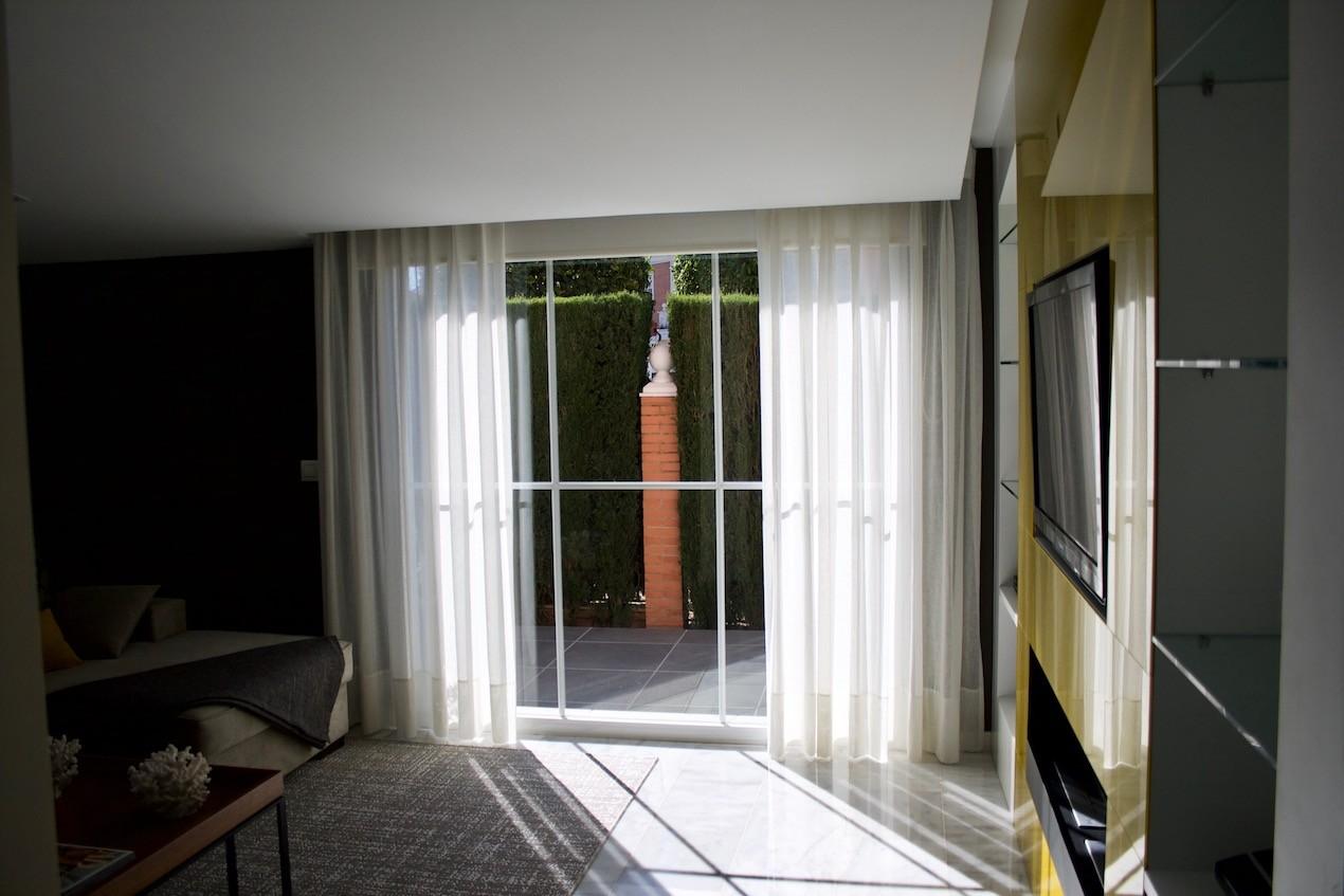 Una mirada hacia el jardín | Proyecto de integración de patio en salón y reforma de patio 2 residencial-montequinto-sevilla-02