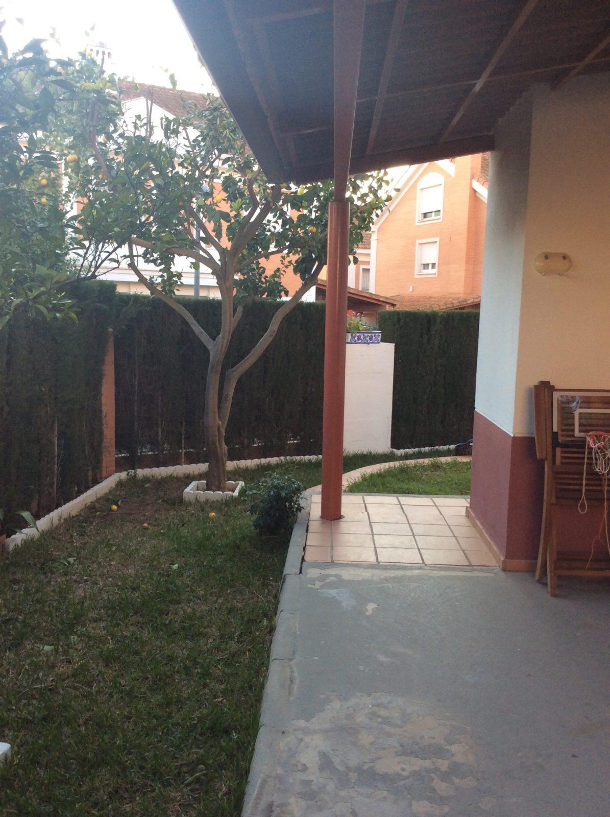 Una mirada hacia el jardín | Proyecto de integración de patio en salón y reforma de patio 35 residencial-montequinto-sevilla-antes-04