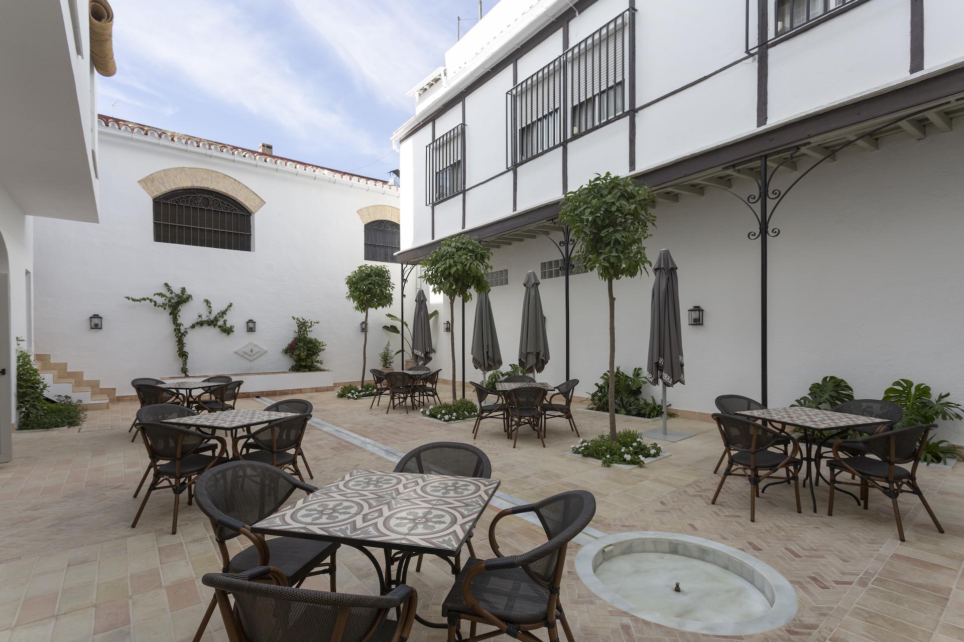 hotel boutique albariza patio 03