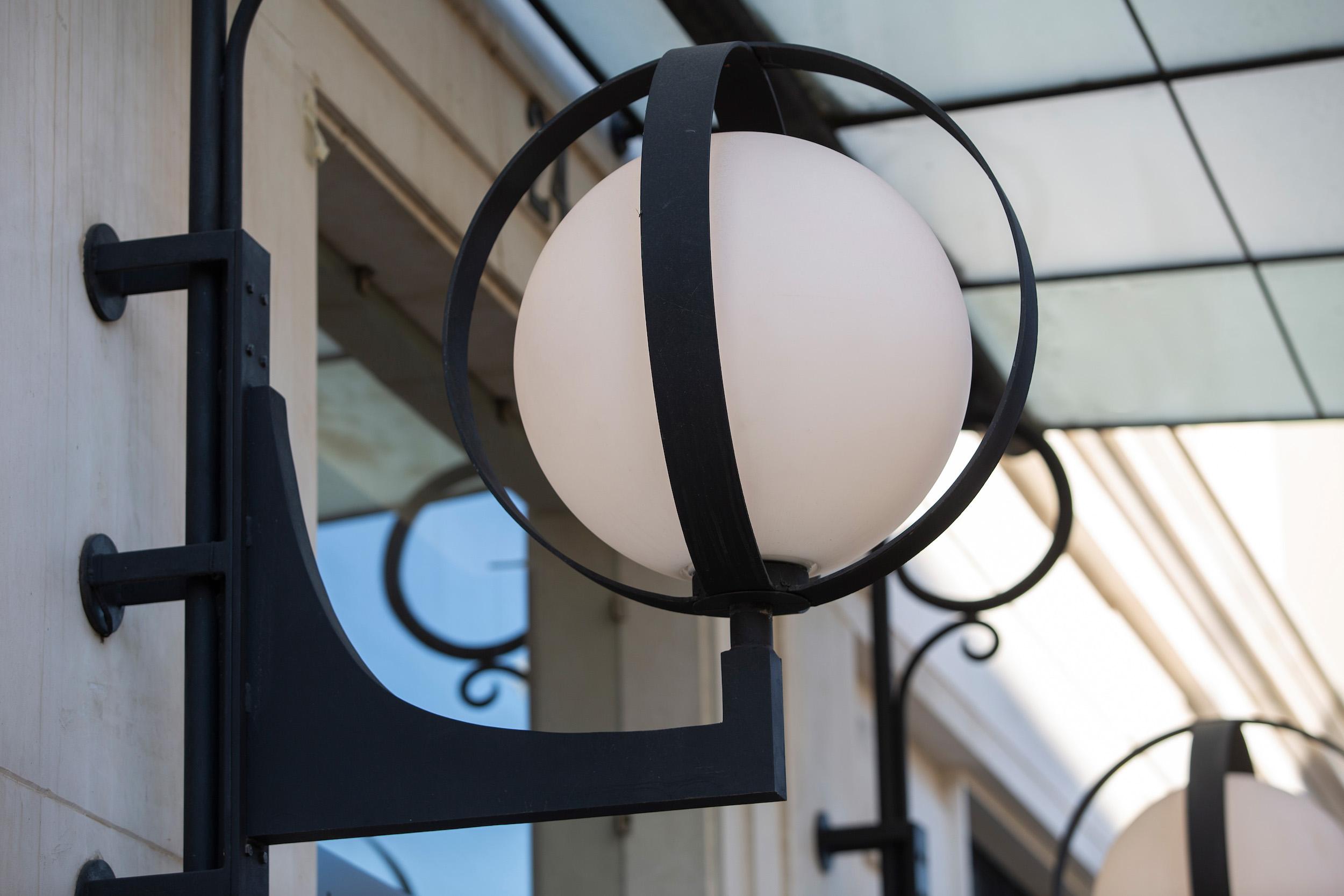 Faroles nuevos y actualización de fachada. Hotel Monte Triana. Sevilla. 5 Q7A0522