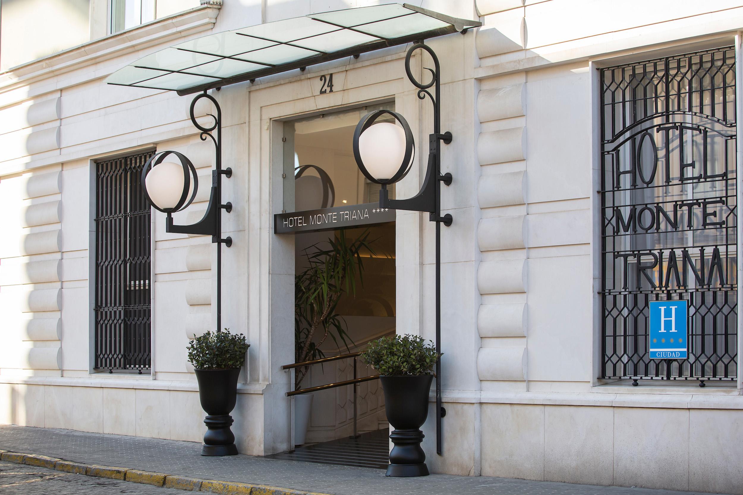 Faroles nuevos y actualización de fachada. Hotel Monte Triana. Sevilla. 8 Q7A0555 edit