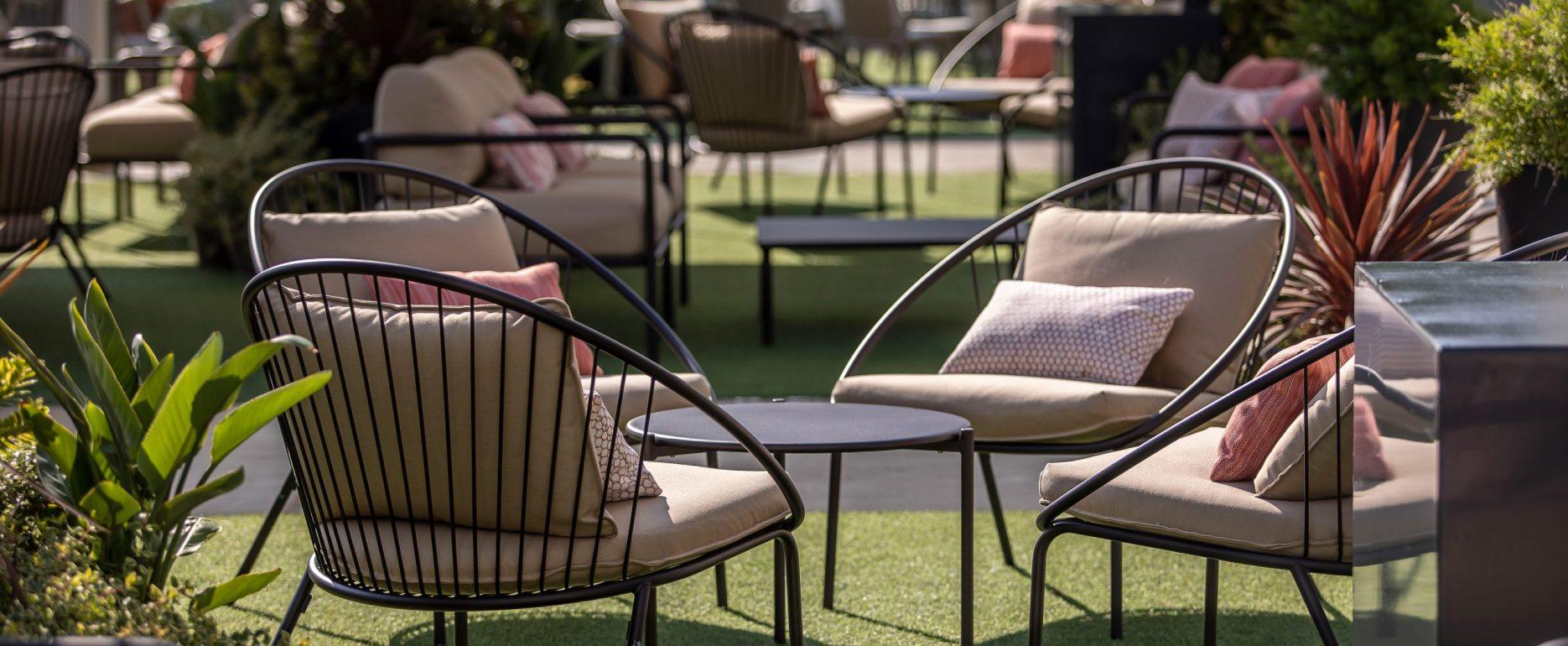 Hostelería 2 Interiorismo para la terraza del hotel Hilton Garden Inn Sevilla.